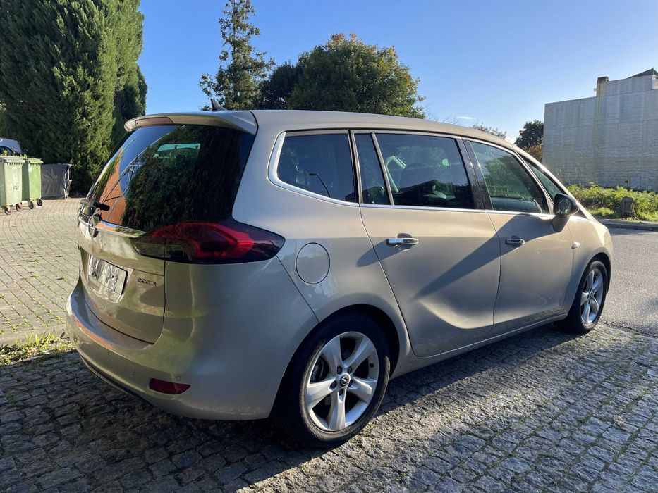 Opel Zafira Tourer – 140cv – GPL / Gasolina – 7 Lugares – Full Extras