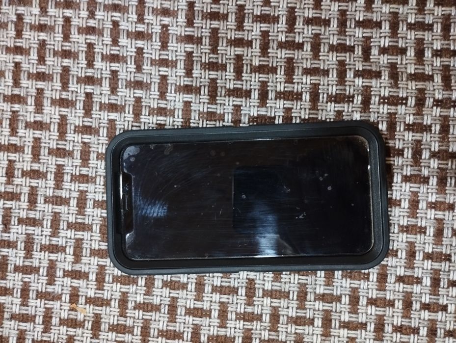 Продам телефон Айфон X з противоударним чохлом