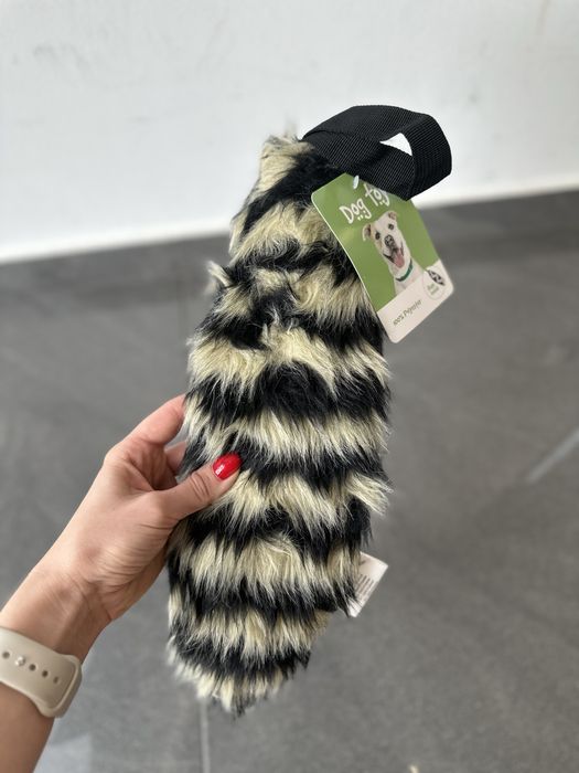 Zabawka dla psa – czarno-beżowy ogon (sznurek + szelest)