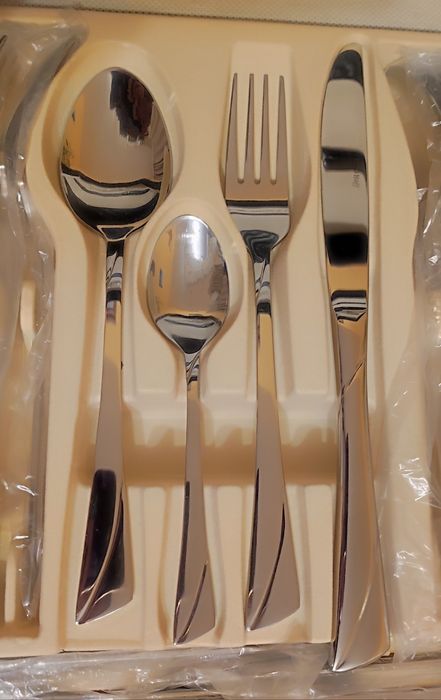 Zestaw sztućców w walizce firmy Kinghoff 72 szt. wysoki połysk