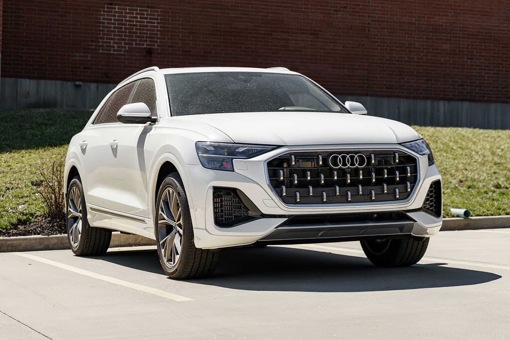 Audi Q8 PREMIUM      2025