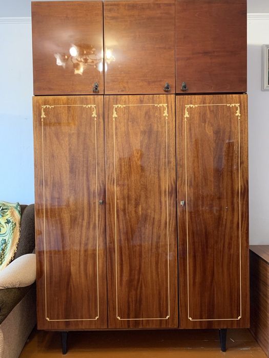 Шафа трьохдверна глянцева