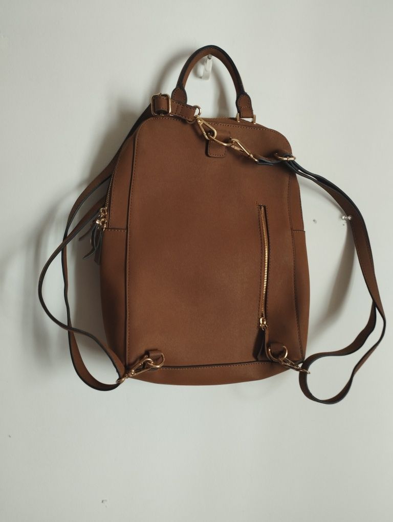 Mochila  de senhora em cor de canela