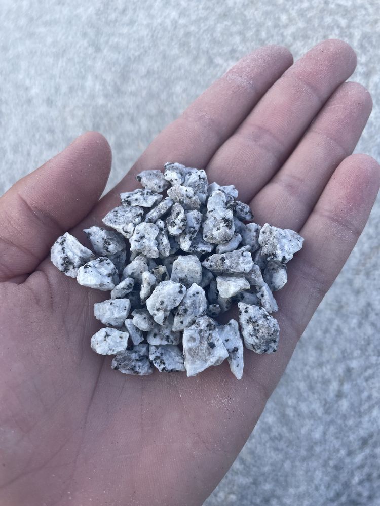 SZARA ZASYPKA GRANITOWA 0-2 mm Fuga Miał Piach Granitowy 2-8 Grys