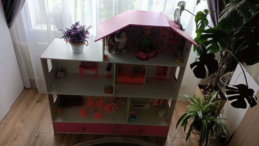 Продамо шикарний ігровий будиночок -меблі