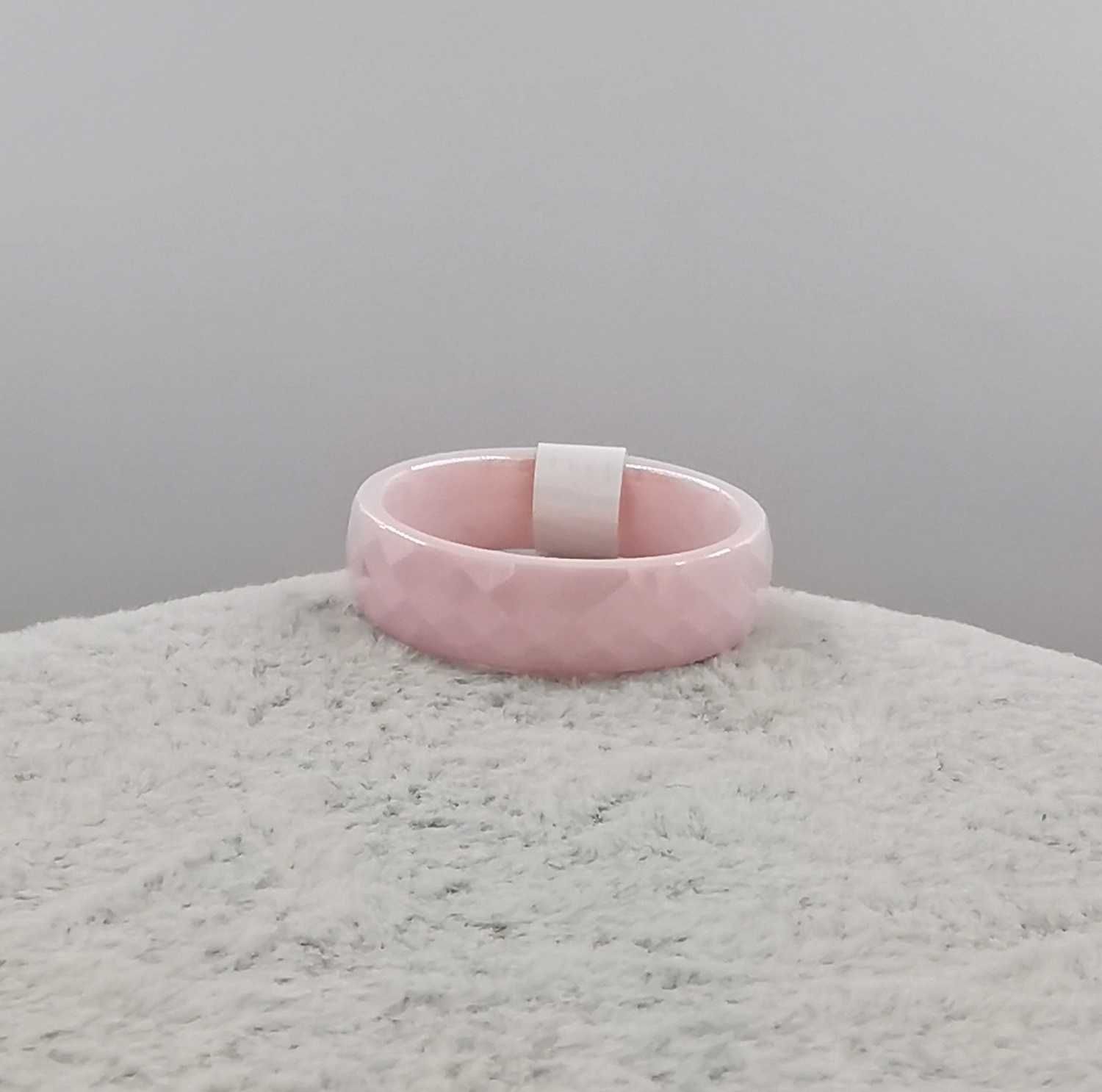 62988 Pierścionek obrączka ceramiczna różowa średnica 17 mm
