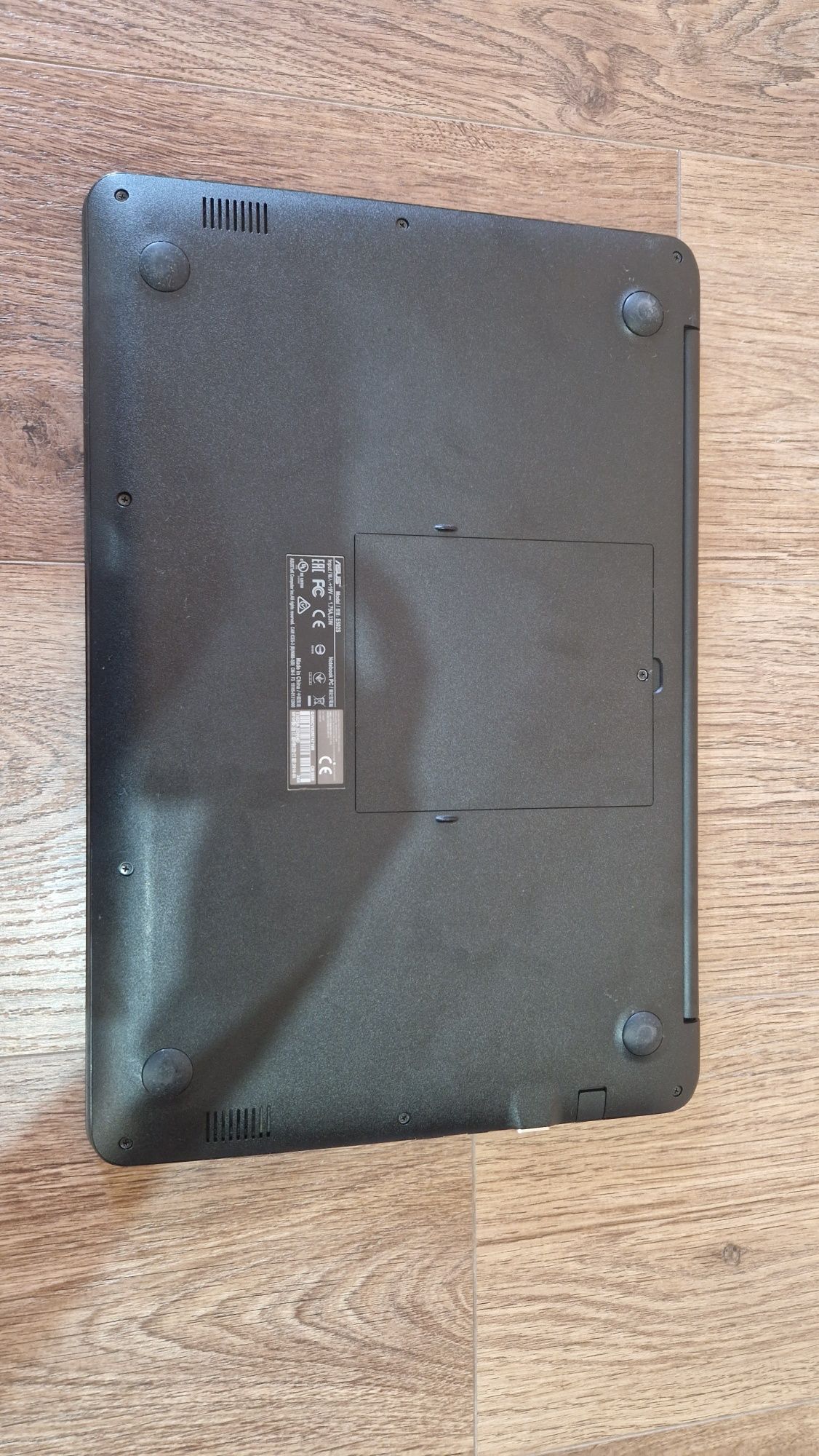 Ноутбук Asus E502S