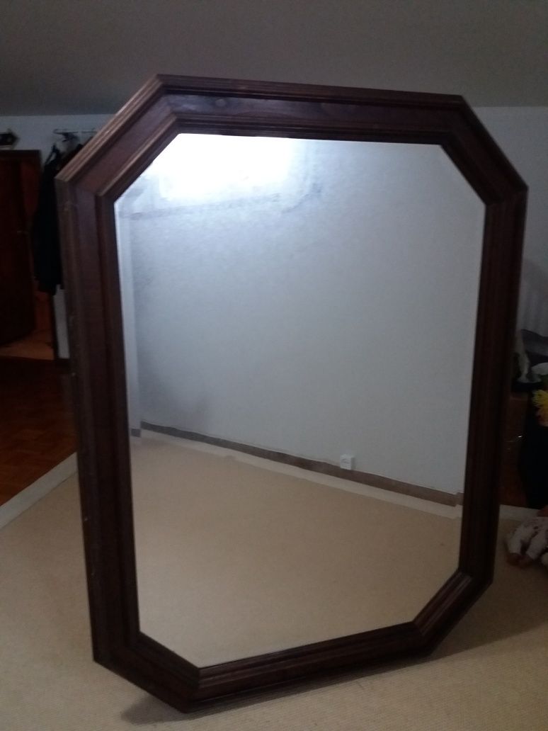 Espelho em madeira de castanho