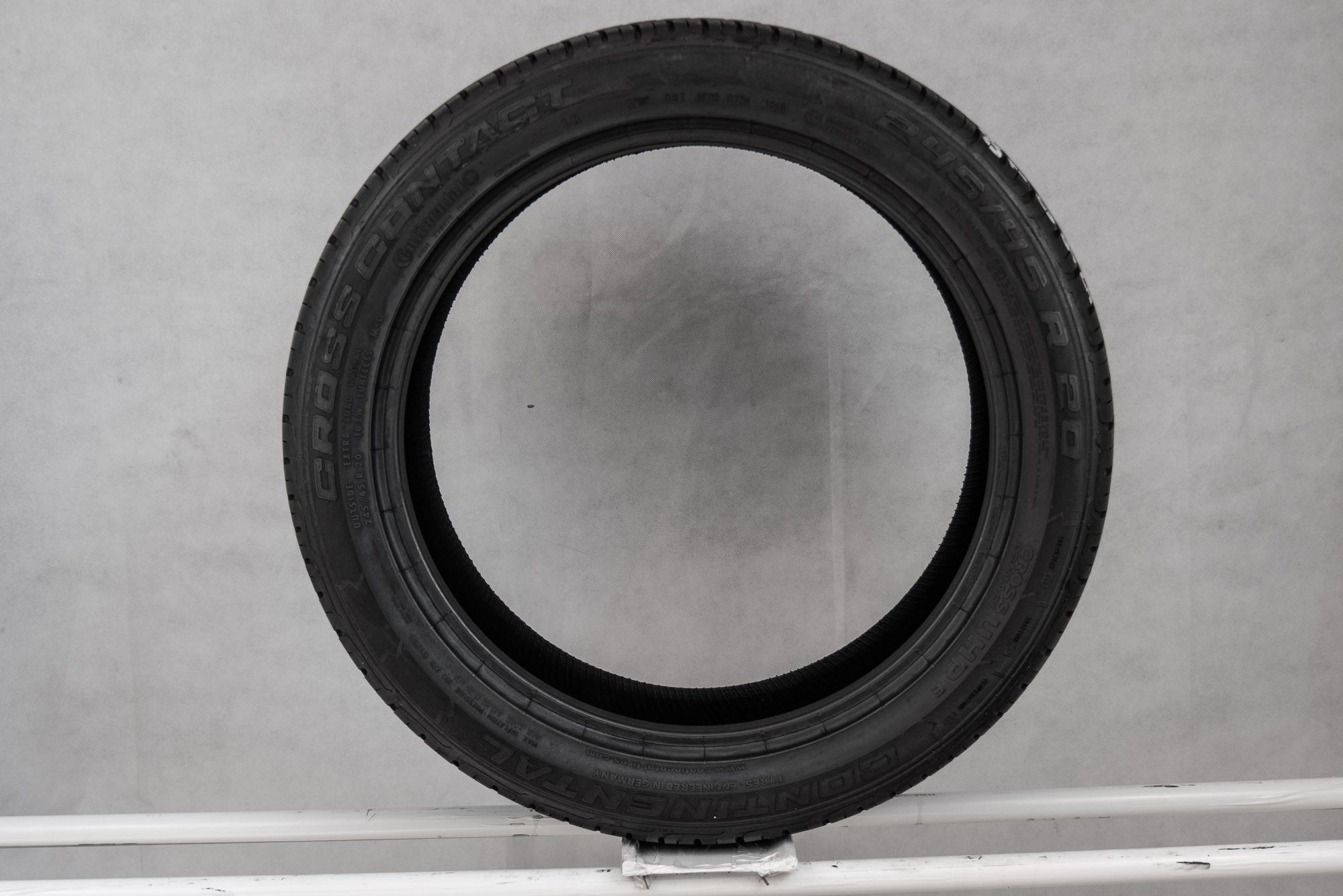 Opony 245/45R20 lato 245/45/20 CONTINENTAL (osobowe) OU1774