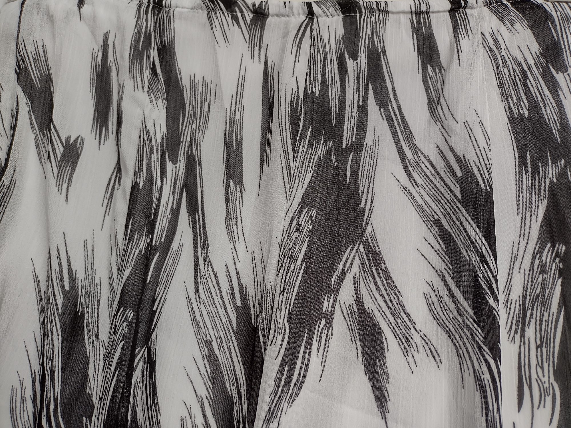 Spódnica cienka r.44 biało czarna w kliny poszerzana