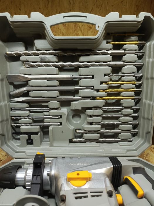 Mlotowiertarka mlot udarowy wyburzeniowy titan 1500w  Titan TTB631SDS