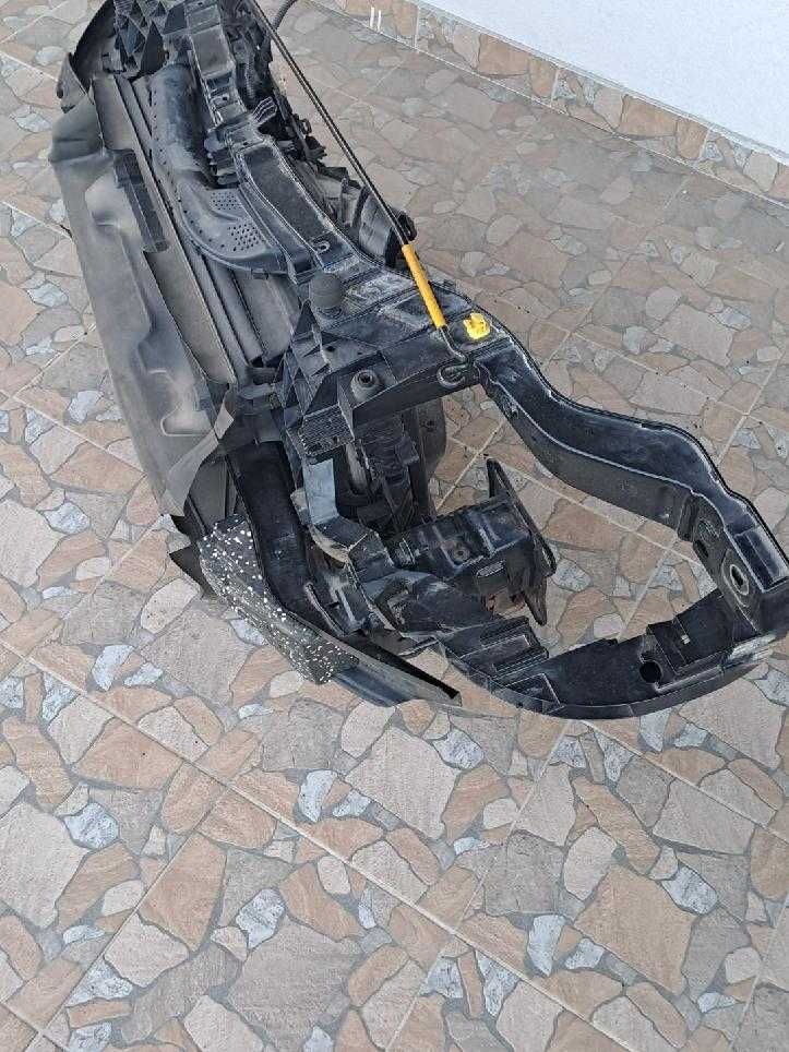 Pas przedni Focus MK3 1,6 benzyna