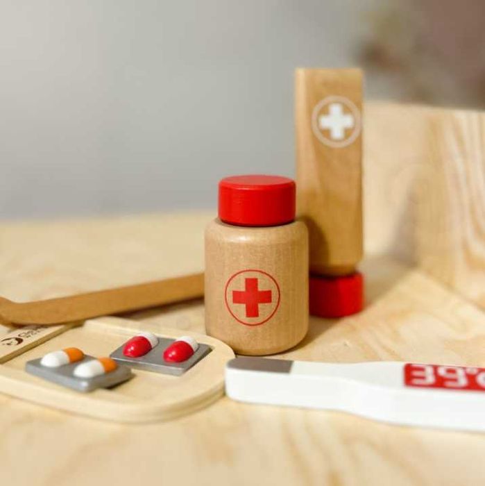 CLASSIC WORLD Drewniany Zestaw Małego Lekarza