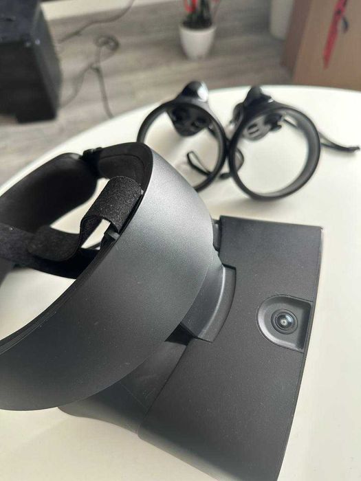 VR окуляри Oculus Rift S повний комплект
