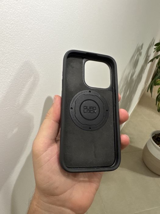 Quadlock iPhone 15 Pro Mag