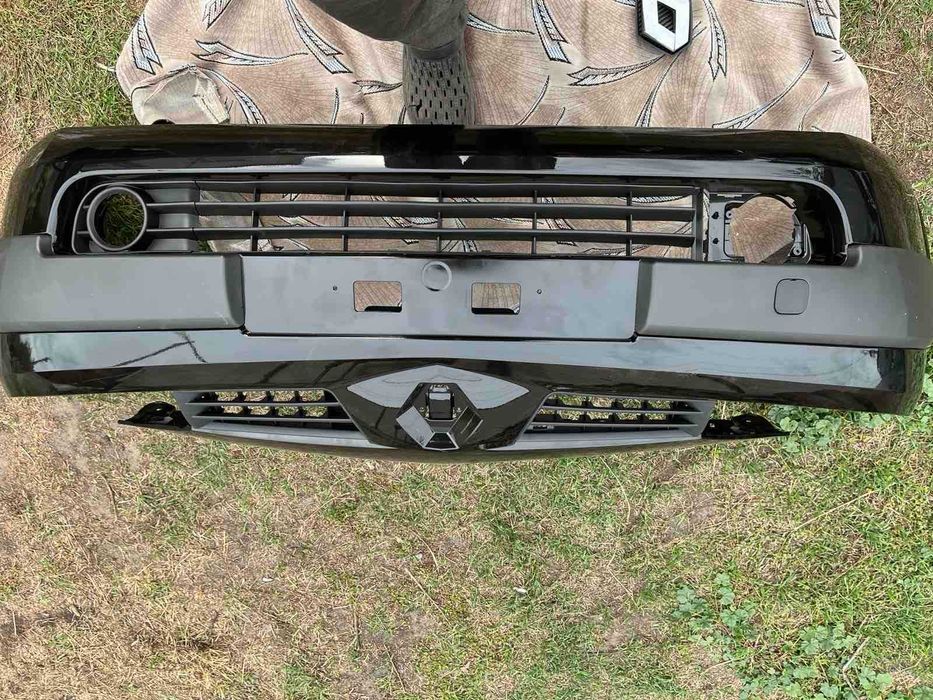 Бампер передний МЕГАН 2003-2006