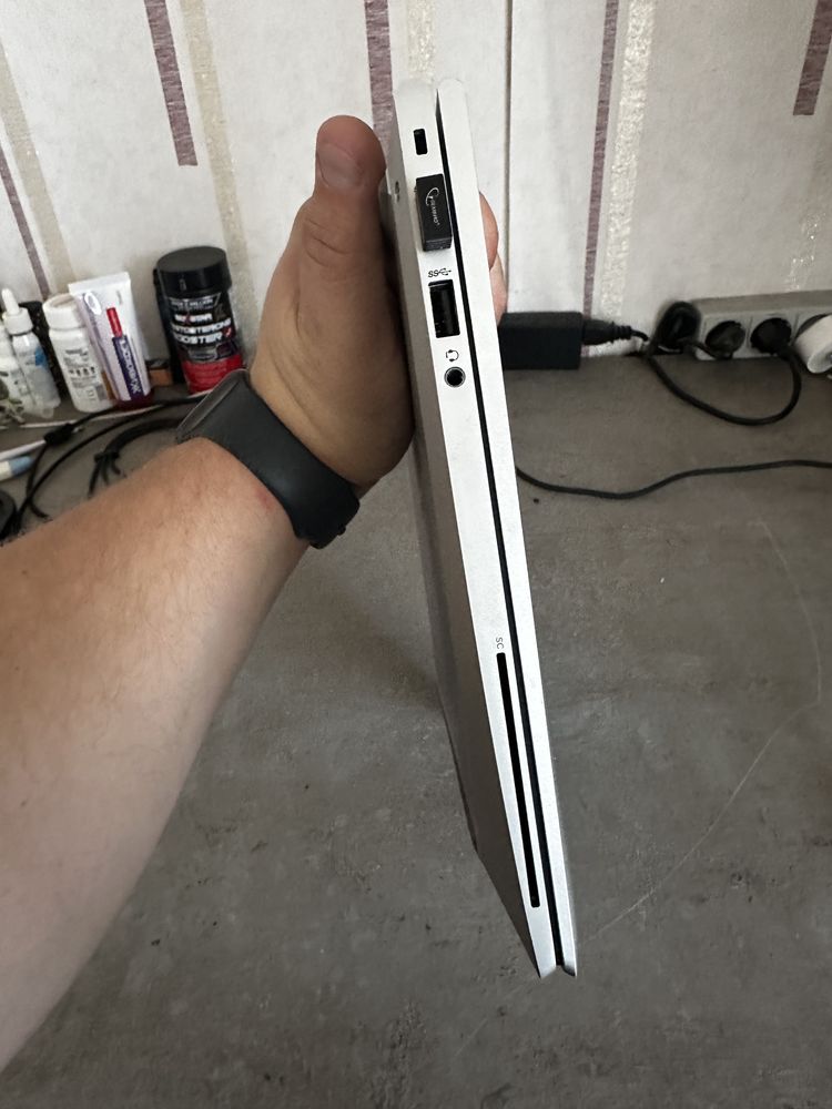 Hp elitebook g830 core i5/16gb/256