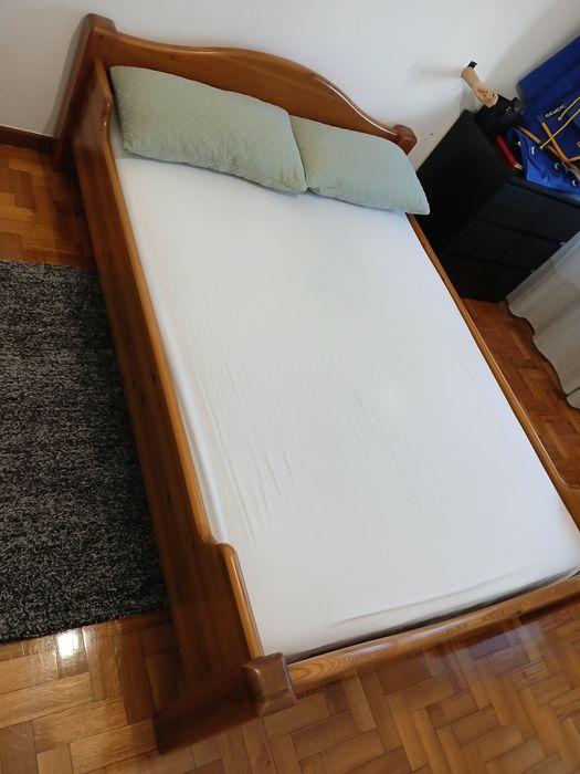 Cama de casal em madeira 140cm X 200cm