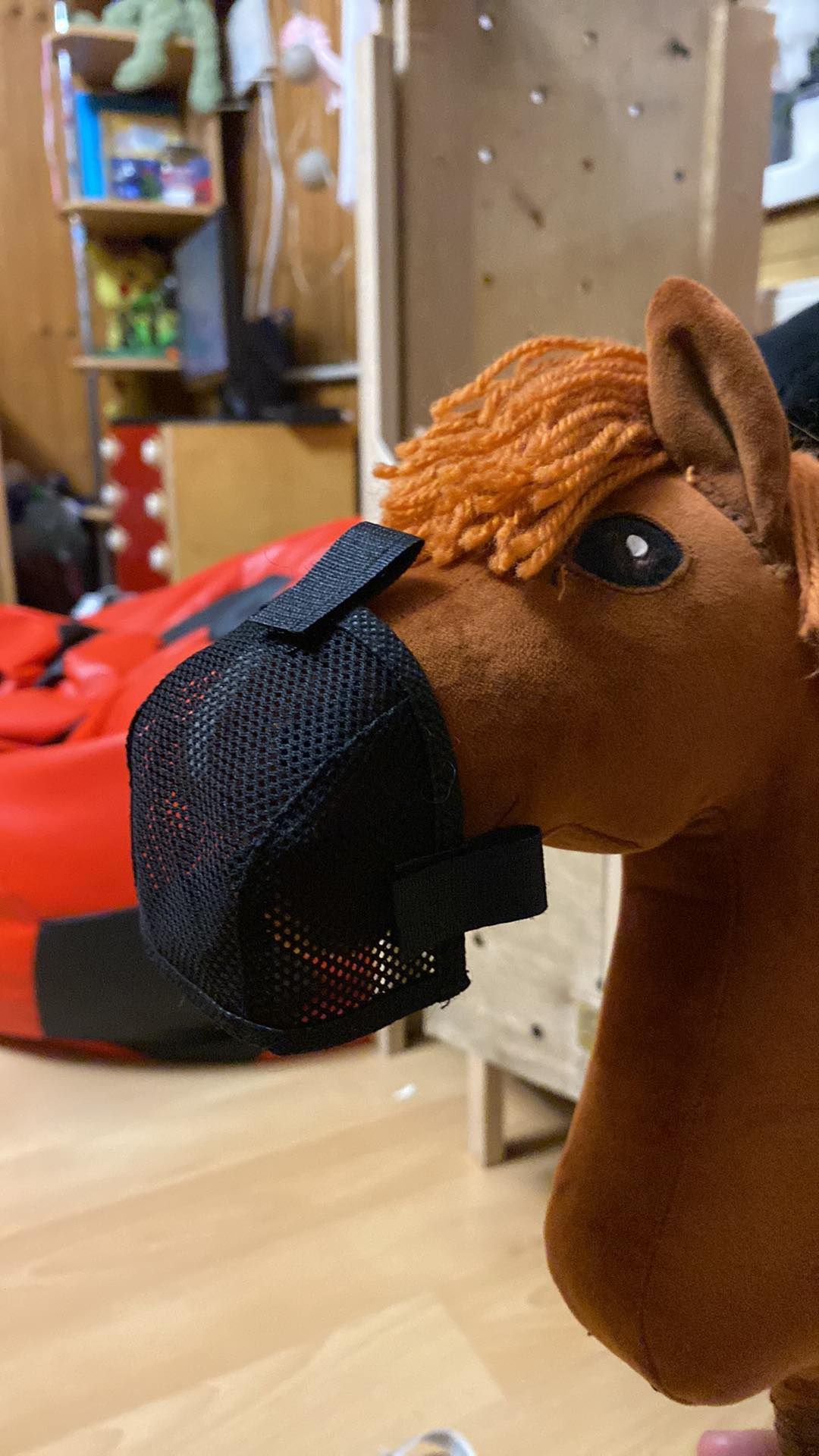 Maska na muchy hobby horse