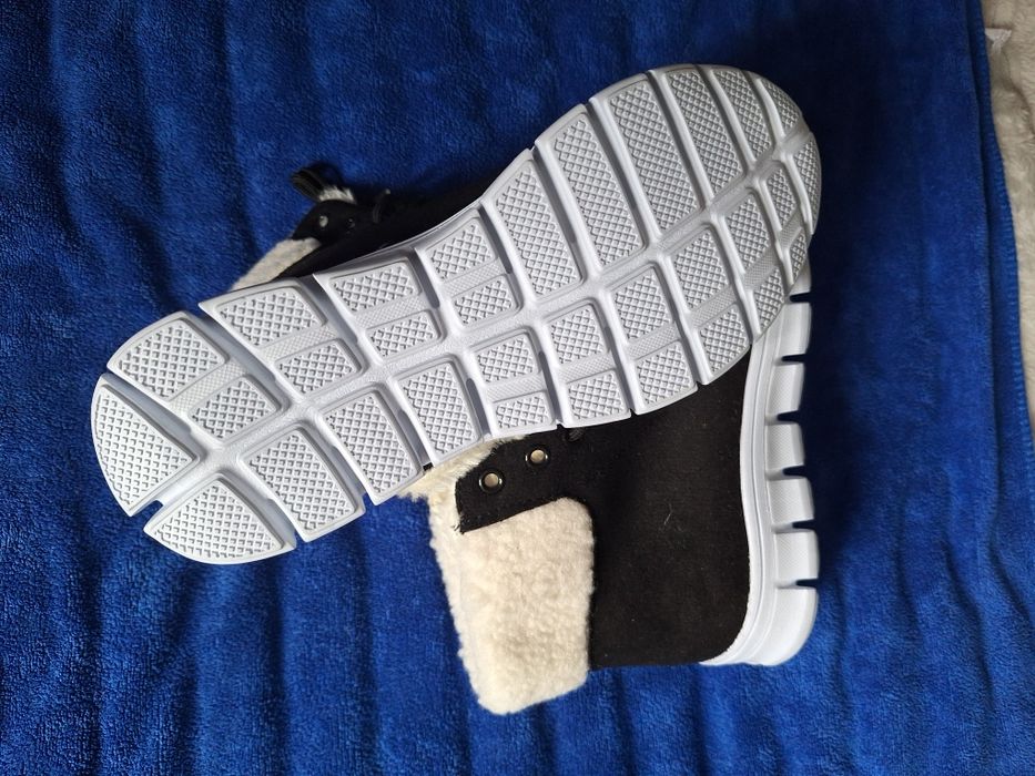 Śliczne zimowe ocieplane buty, wkładka 23,4