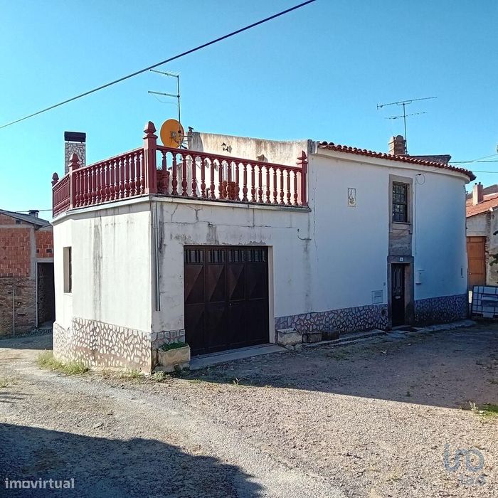 Casa T3 em Brunhozinho, Castanheira e Sanhoane de 148,00 m2
