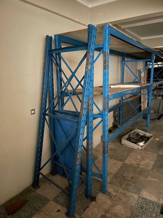 Lote de estantes de armazém usadas para paletes