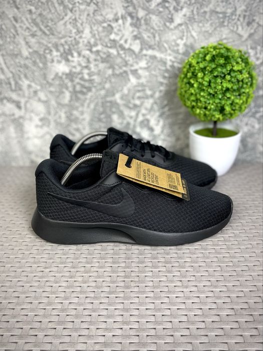 Nike Tanjun кроссовки 44 размер спортивные черные оригинал