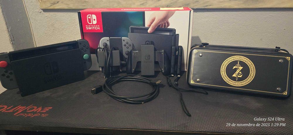Nintendo Switch V2 Cinzenta Com Caixa e Equipamentos Nintendo.