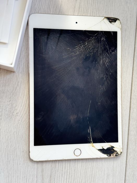 Продам ipad mini 4 неробочий, на запчастини