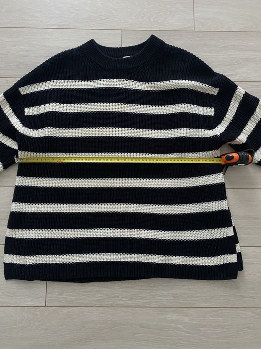 теплий светр в полоску , чорно-білий , HM, з розрізами по бокам