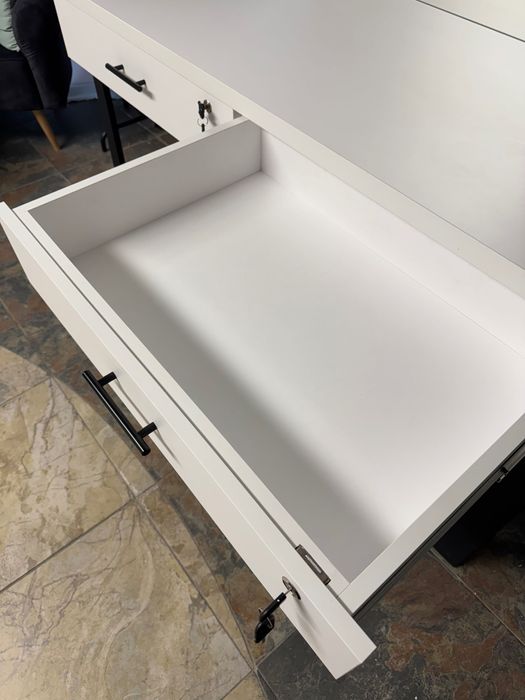 Sprzedam 2 stoliki do makijażu z podświetleniem – razem lub osobno!