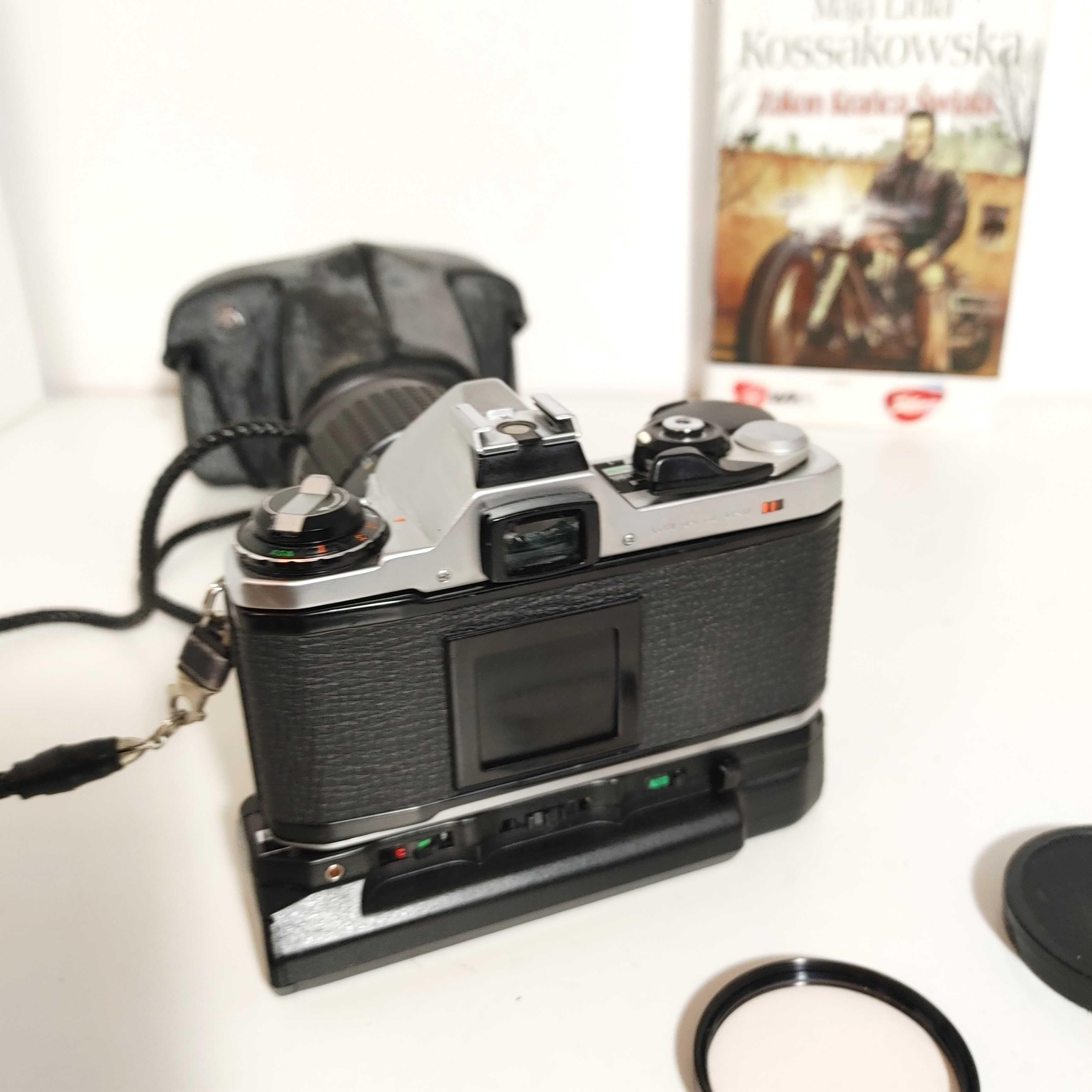 Lustrzanka PENTAX ME z  SMC Pentax-M 1:3,5  135 mm oraz Winder ME