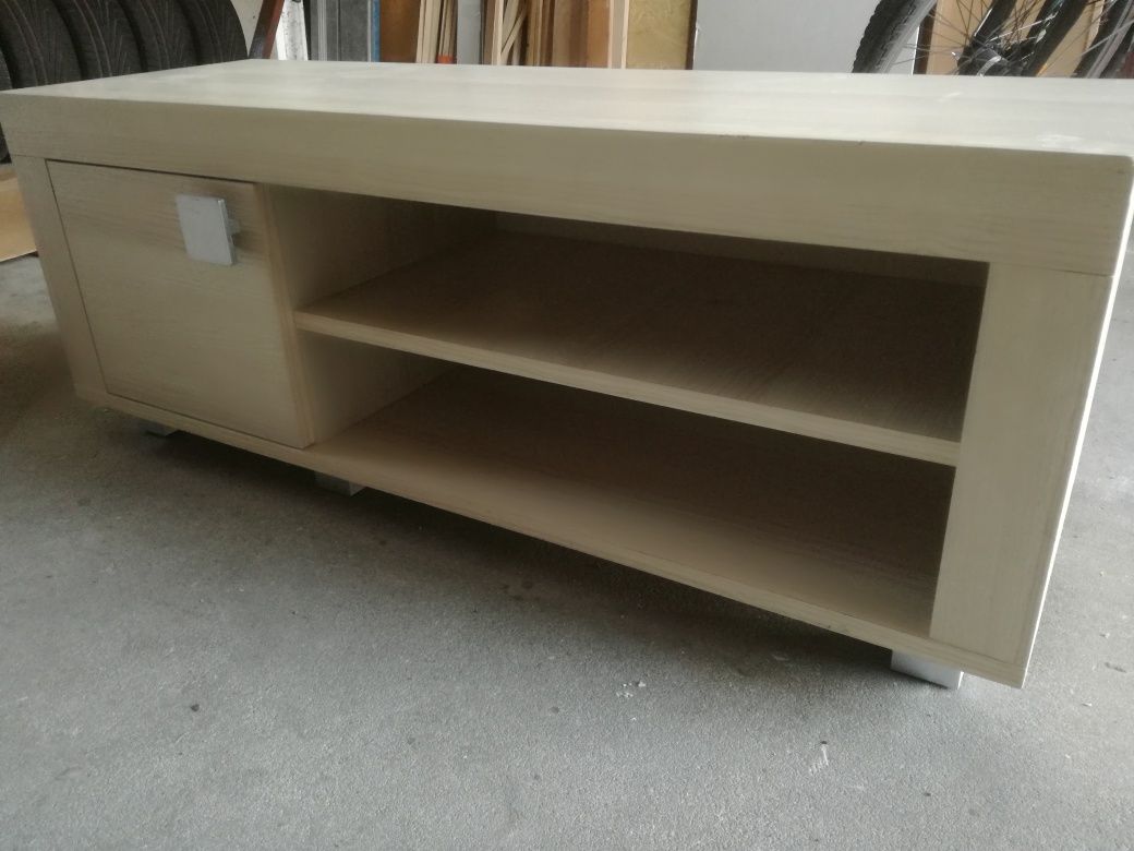 Stolik pod telewizor