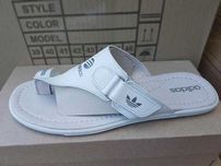 Неубиваемые Шлепанцы мужские Adidas 700 кожаные, чоловічі шльопанці.
