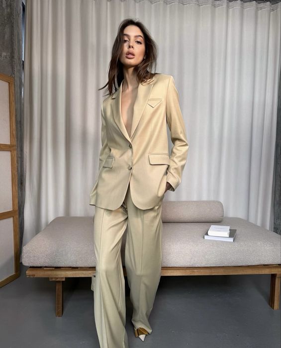 Костюм двойка брючный бежевый/кремовый Marsego, новый