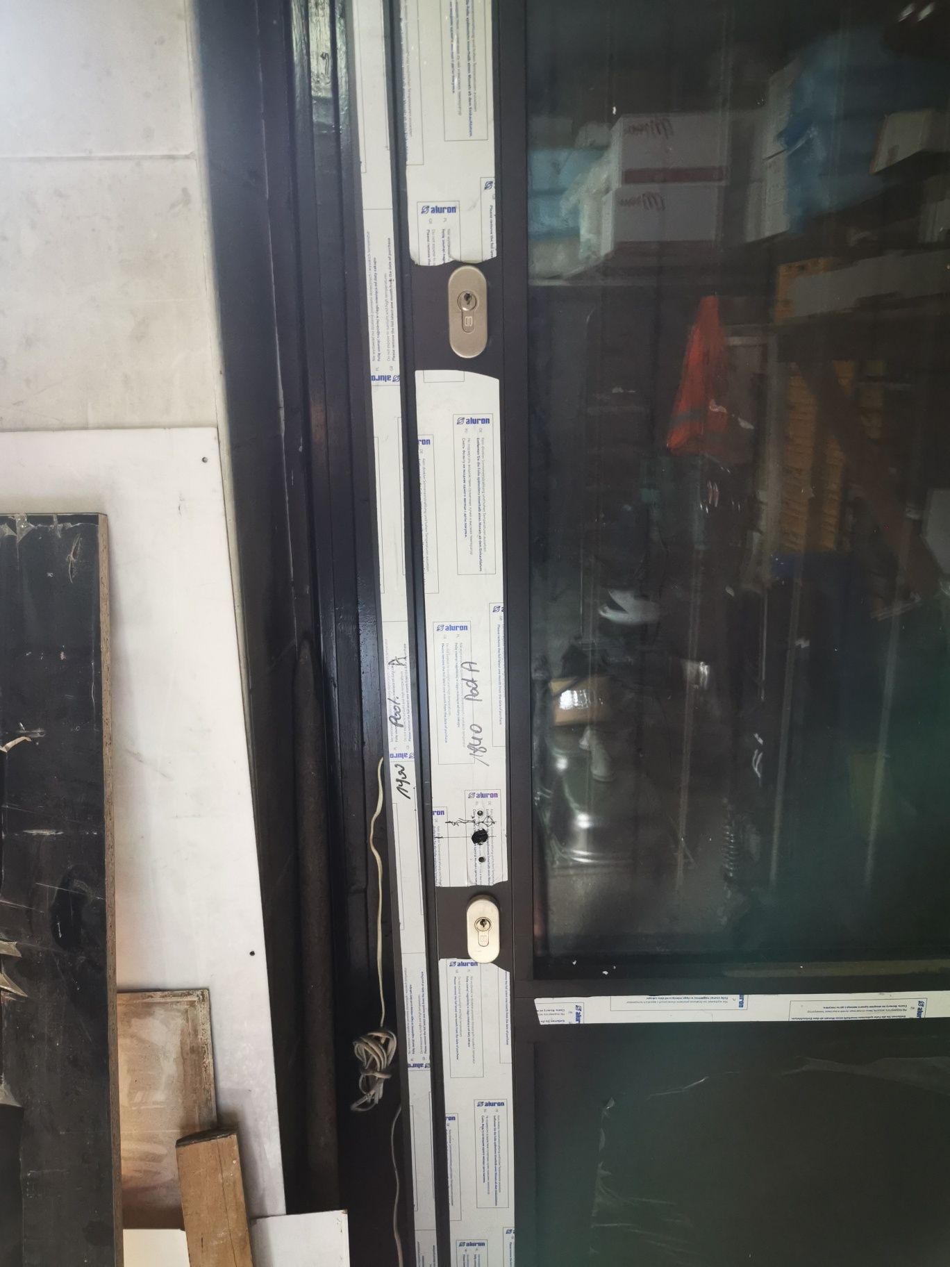 Drzwi aluminiowe zewnętrzne z lufcikiem