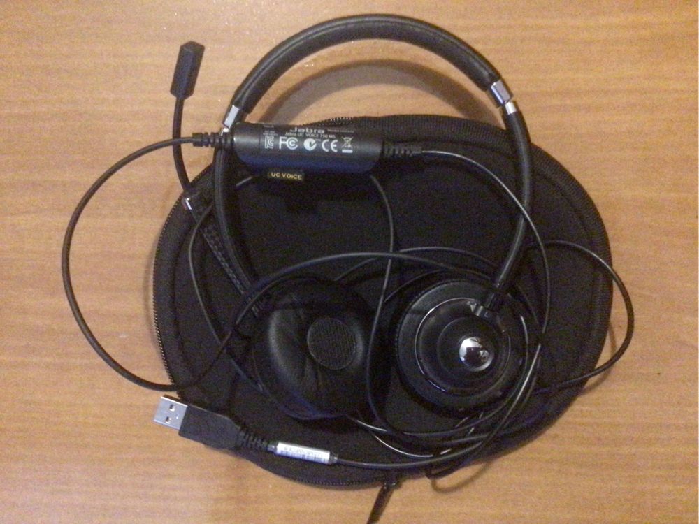 Офісні навушники  Jabra з футляром