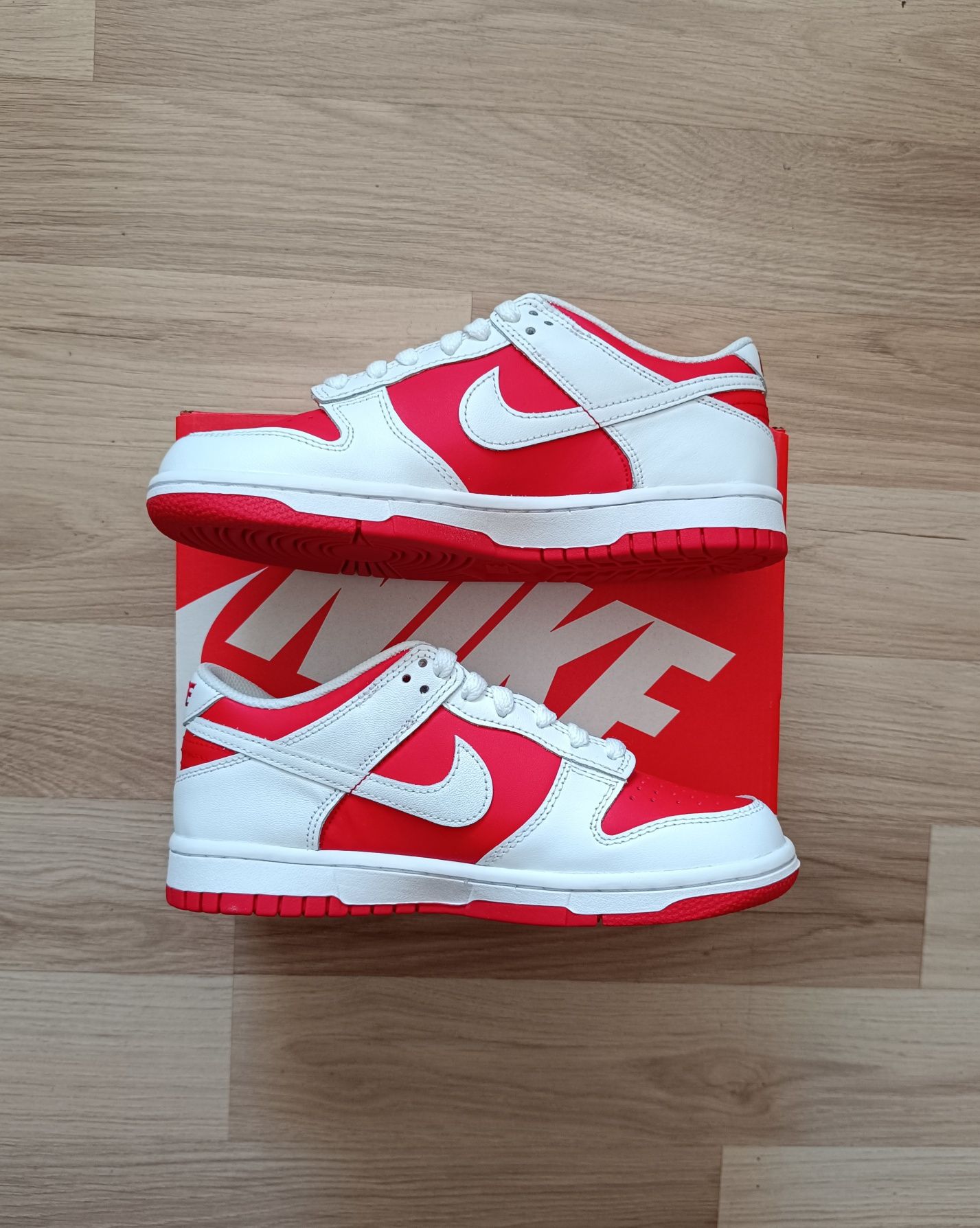 Buty damskie Nike Dunk Low Championship Red GS r. 37,5