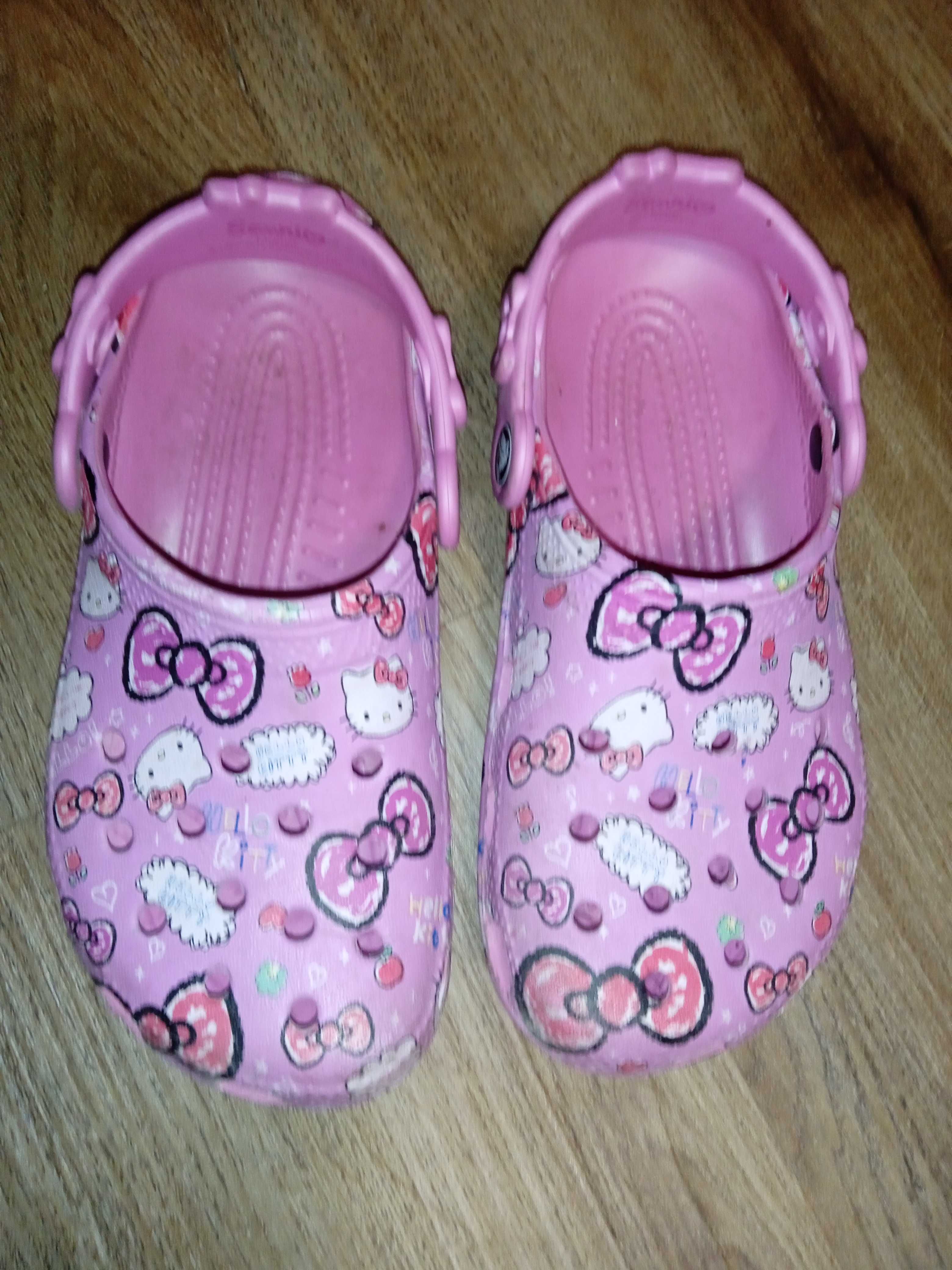 Klapki Crocs Hello Kitty roz. 31 (12 13)