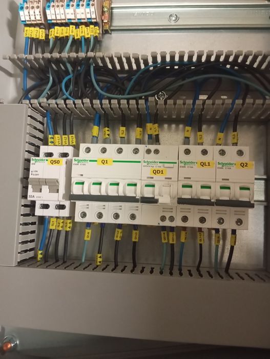 Щиток електричний розподільчий Schneider