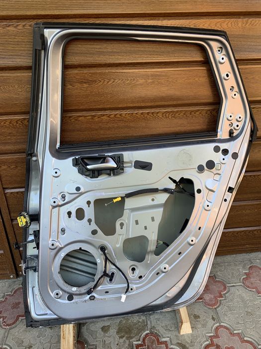 Продам задню праву дверку до Peugeot 308