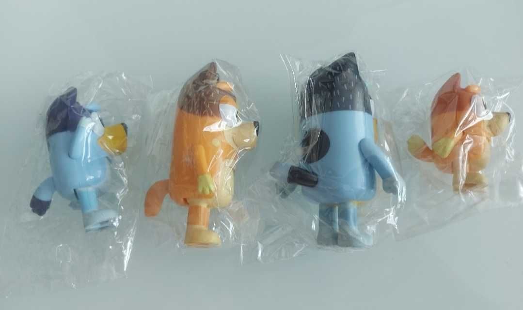 Nowe 4 figurki z bajki Bluey i Bingo Mama Tata Bluey Chilli Bangi Band