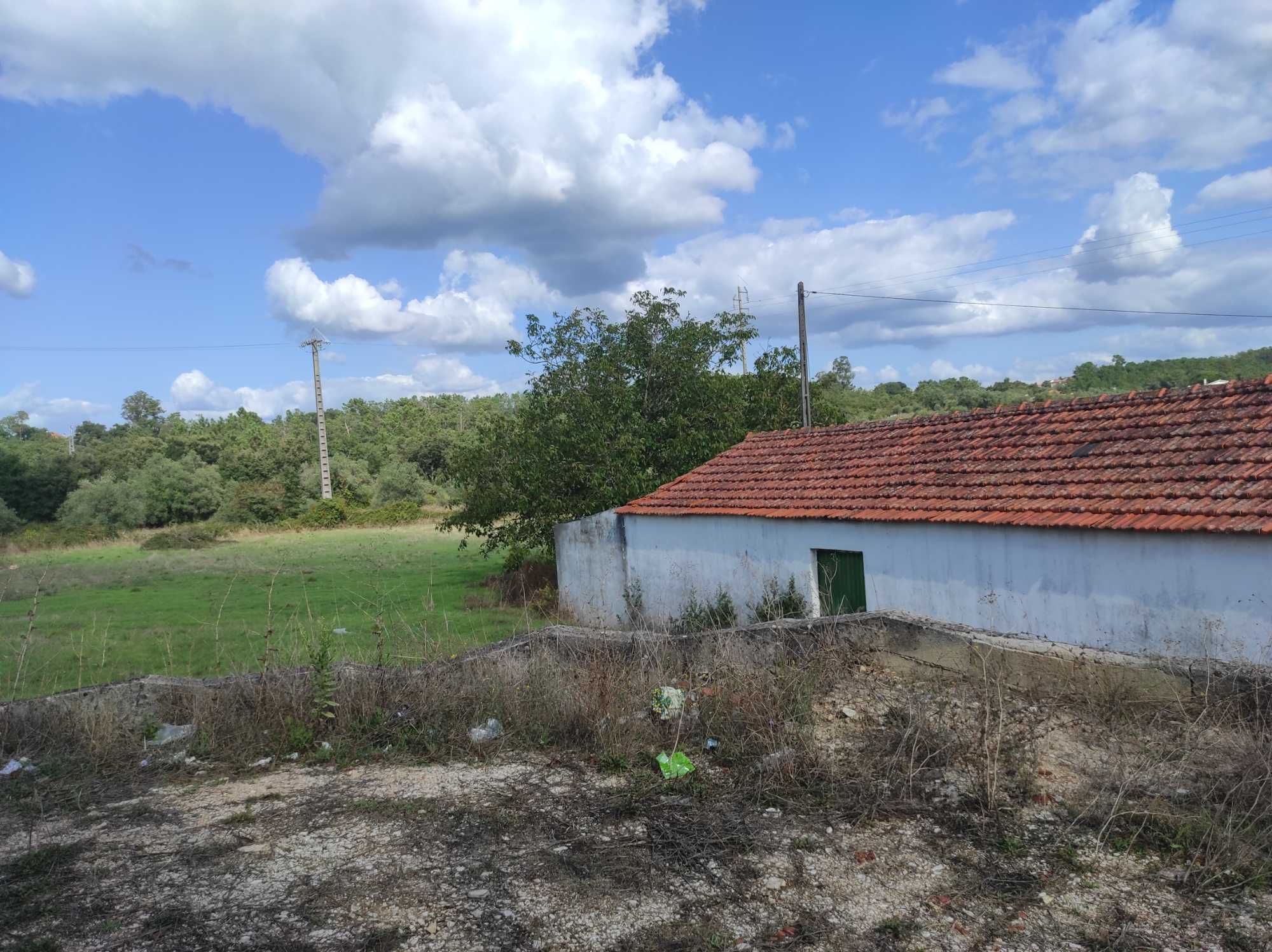 Armazém com terreno (500mt quadrados ) furo de água e luz.