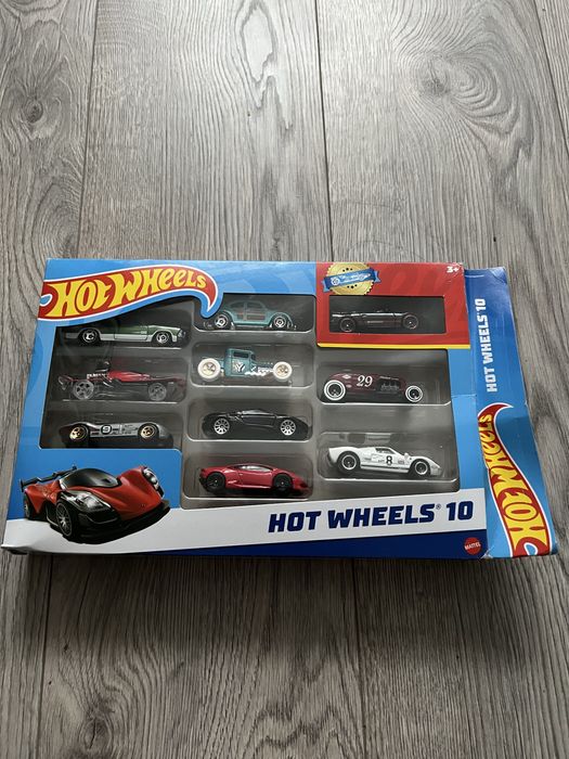 Набір Hot Wheels 10 автомобілів базової серії