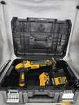 Шліфмашина кутова акумуляторна DeWALT DCG409 болгарка ушм кшм