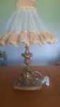 Elegancka lampa stołowa vintage – styl pałacowy, retro