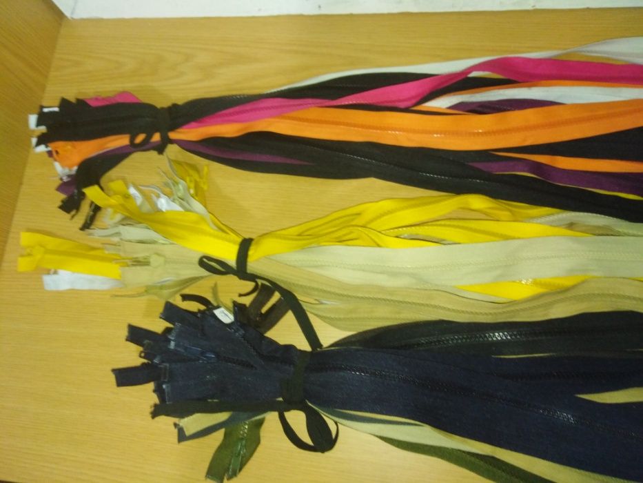 Fechos de vários tamanhos e cores