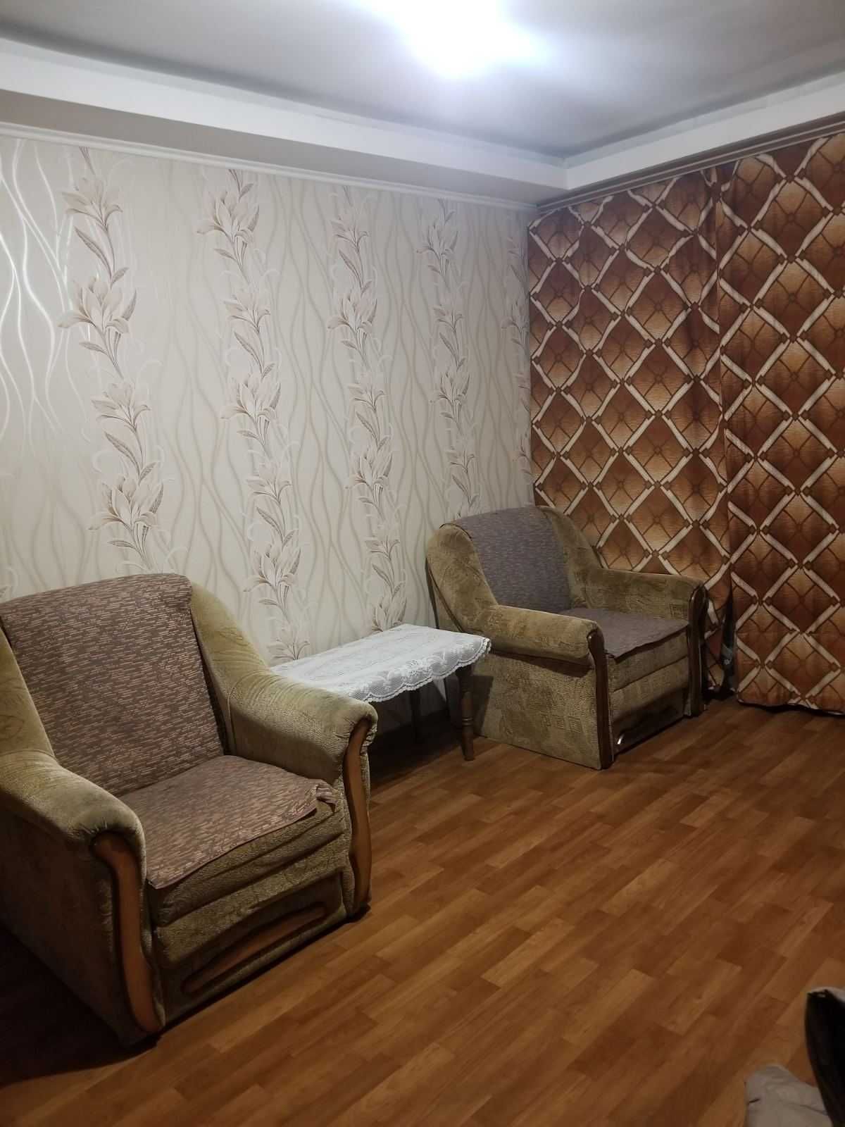Продам  2 комнатную, метро Черниговская,ул.Карбышева , 18-А