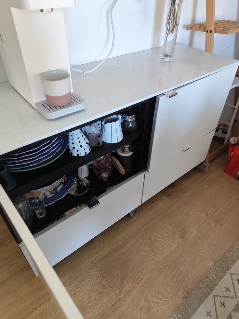 Aparador besta ikea