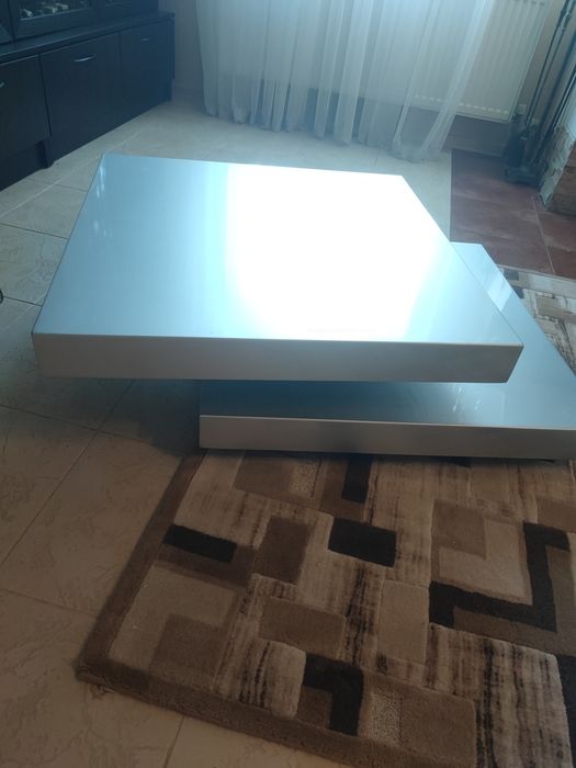 Столик журнальный поворотный, на колесиках